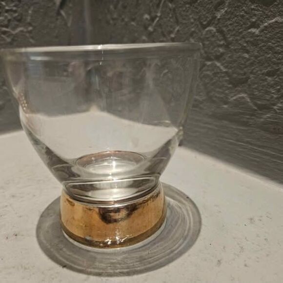 Set of 2 Gold Bottomed Cocktail Glasses - Picture 6 of 10